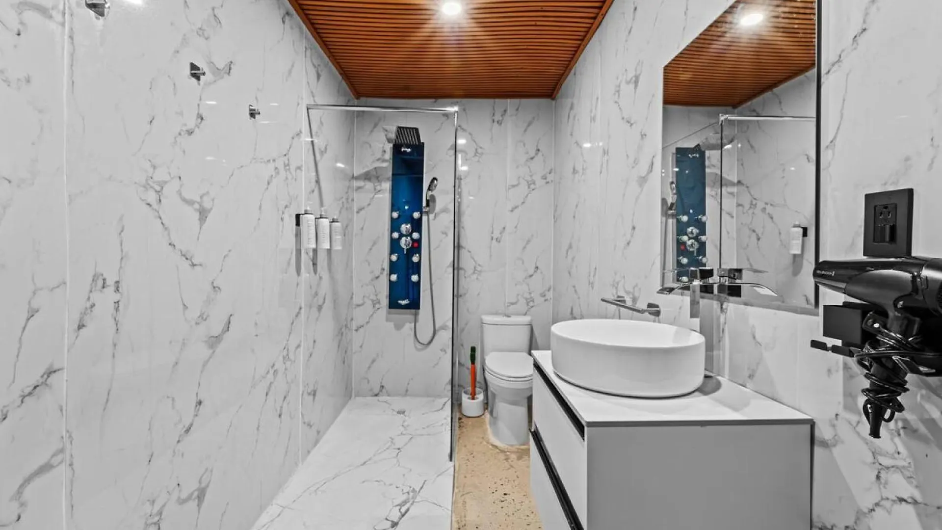 Featuring A Breathtaking Infinity Pool And A Beach Tennis Court Loiza 0*,